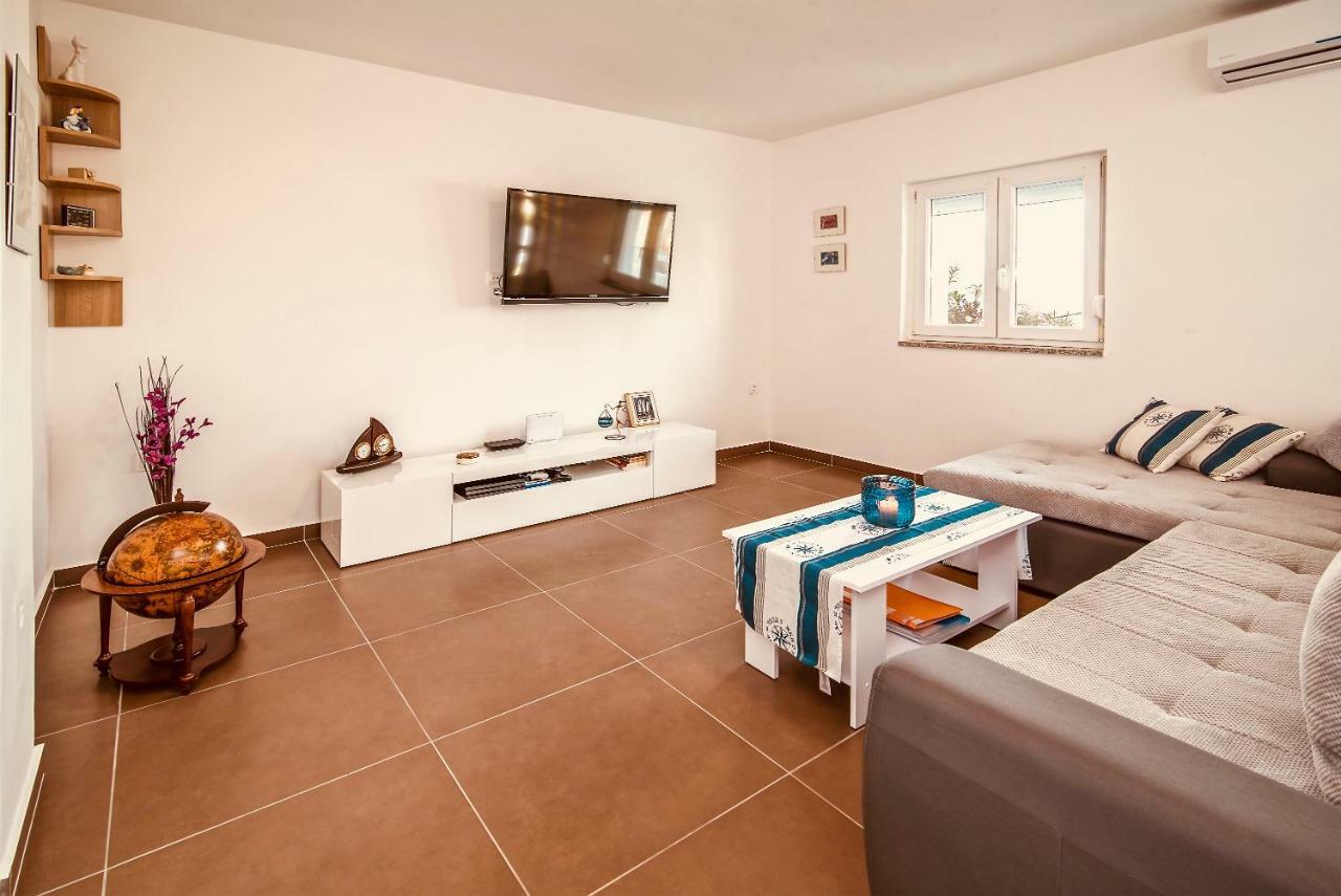 Bura Villa Vrbnik Buitenkant foto